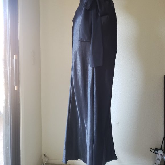 Gorgeous Black Evening/Prom Gown With Tie Back - Picture 4 of 15